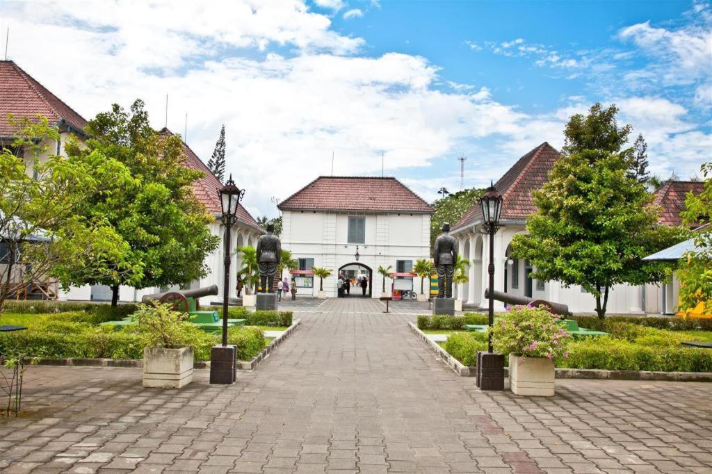 Grand Malioboro Yogyakarta Hotel Kültér fotó