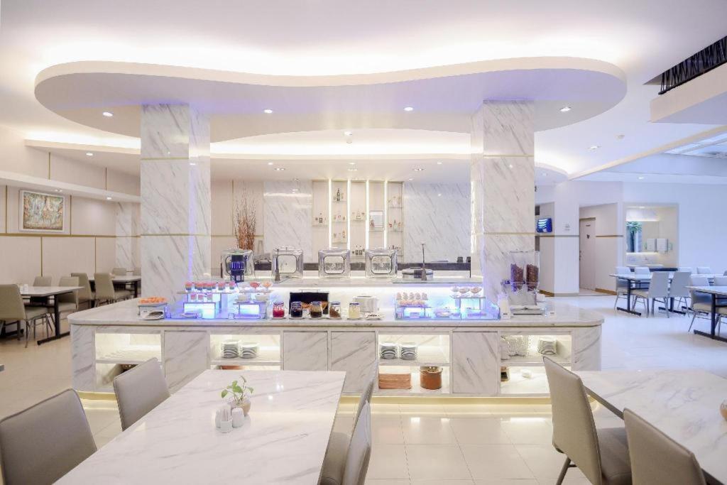 Grand Malioboro Yogyakarta Hotel Kültér fotó