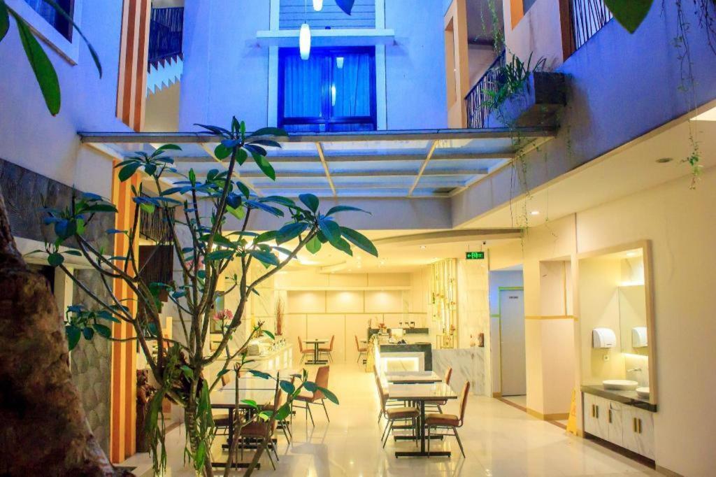 Grand Malioboro Yogyakarta Hotel Kültér fotó