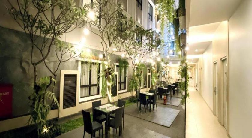 Grand Malioboro Yogyakarta Hotel Kültér fotó