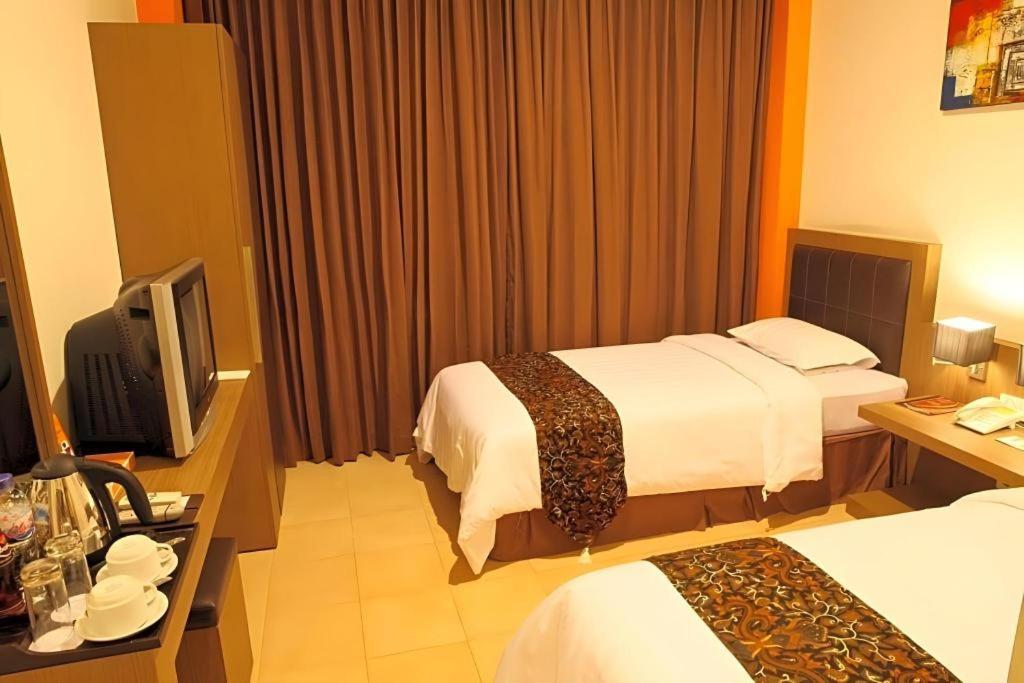 Grand Malioboro Yogyakarta Hotel Kültér fotó