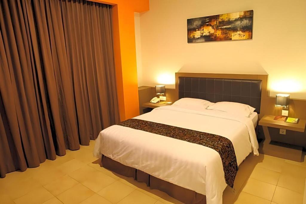 Grand Malioboro Yogyakarta Hotel Kültér fotó