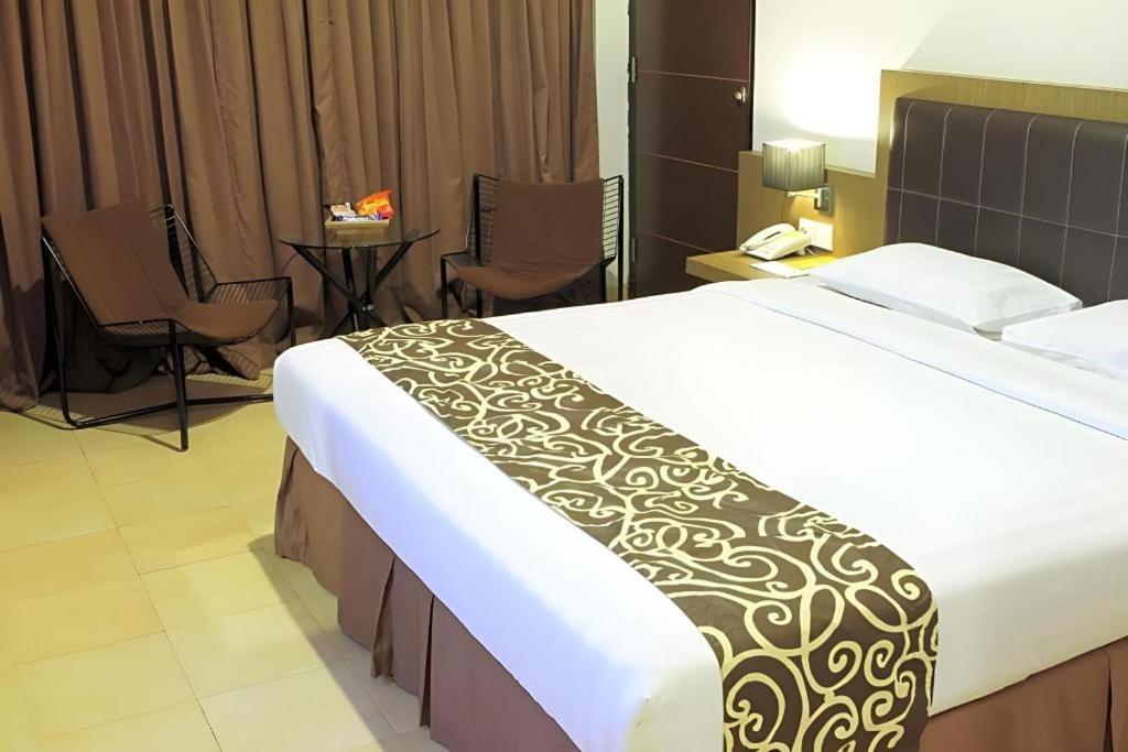 Grand Malioboro Yogyakarta Hotel Kültér fotó