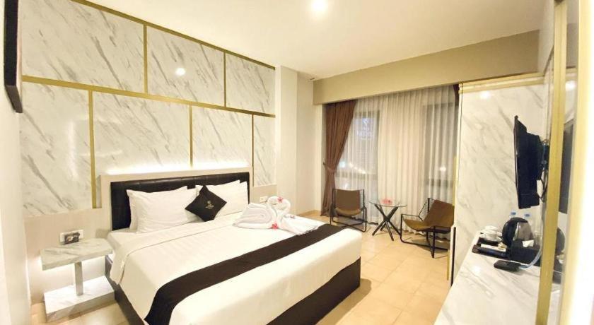 Grand Malioboro Yogyakarta Hotel Kültér fotó