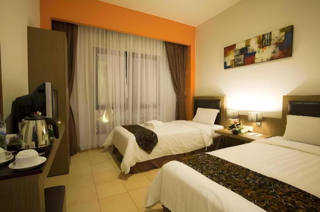 Grand Malioboro Yogyakarta Hotel Kültér fotó