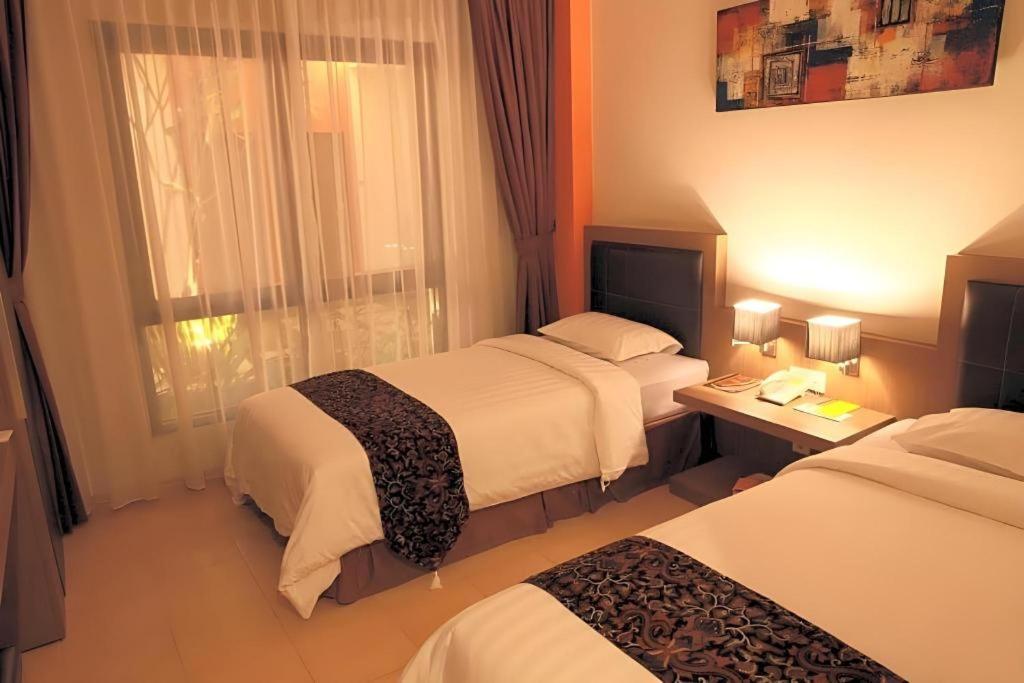 Grand Malioboro Yogyakarta Hotel Kültér fotó